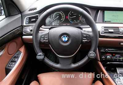 I prodotti per la decorazione dell'auto presentano enormi rischi per la sicurezza.  Li hai in macchina?
