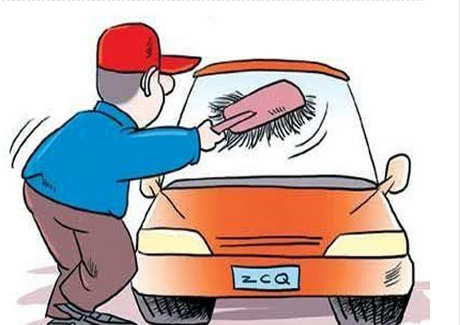L’impercettibile manutenzione di angolo cieco, cruscotto e tappeto freno