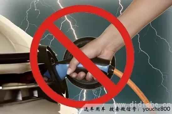 Trasportare la ragazza e chiacchierare, qualche piccola conoscenza interessante sulle auto ti aiuterà a non avere freddo