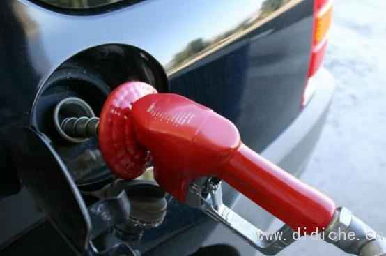 Knowledge Post: Perché alcune porte del serbatoio del carburante sono a sinistra e altre a destra?