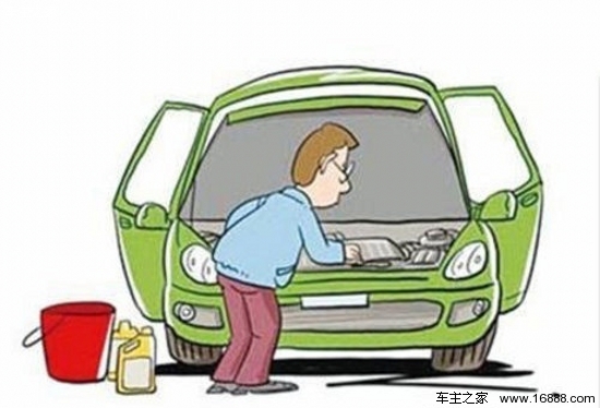 L'auto dirà anche che è necessario mantenere l'auto durante la guida in inverno freddo L'auto dirà anche che è necessario mantenere l'auto durante la guida in inverno freddo