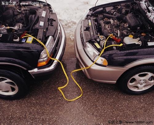 La batteria si è scaricata improvvisamente? Il contatto più affidabile con il veicolo di soccorso