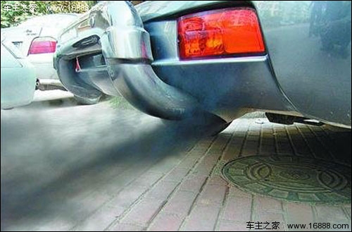 Cosa devo fare se l'auto fuma? Ti insegnano a identificare il tipo di fumo del tubo di scarico Cosa devo fare se l'auto fuma? Ti insegnano a identificare il tipo di fumo del tubo di scarico
