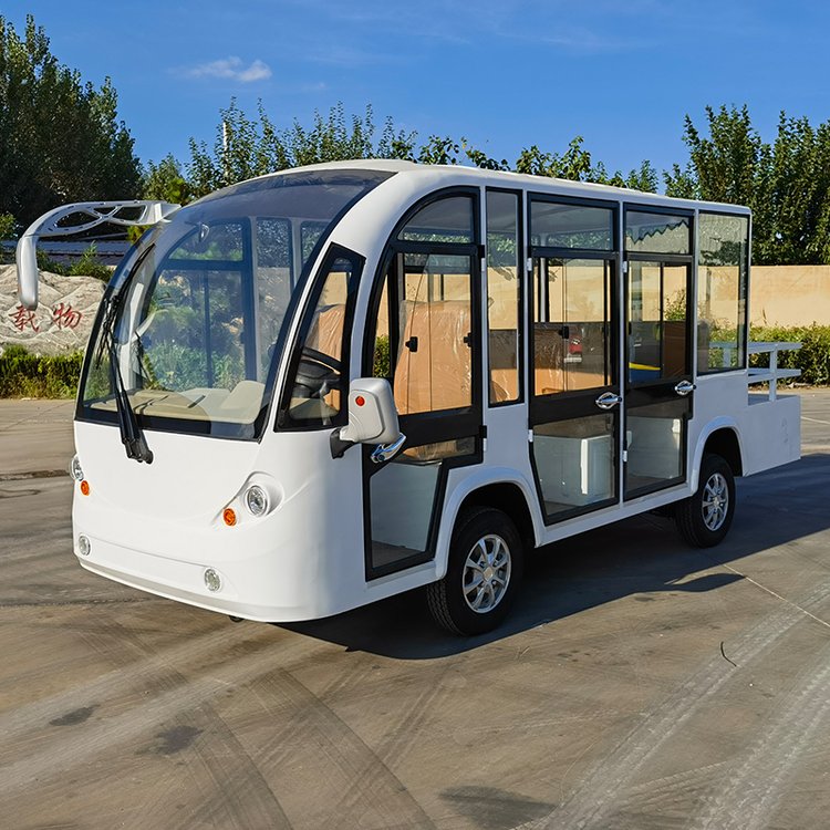 Nuovo camioncino energetico per i punti panoramici delle fabbriche: capace di trasportare passeggeri e caricare merci, con un'autonomia fino a 120 km